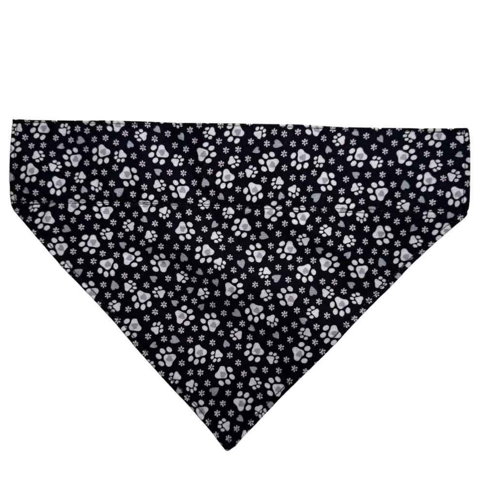 Black Dog Cat Bandana with White Paw and Hearts Print Design Medium Cotton NEW